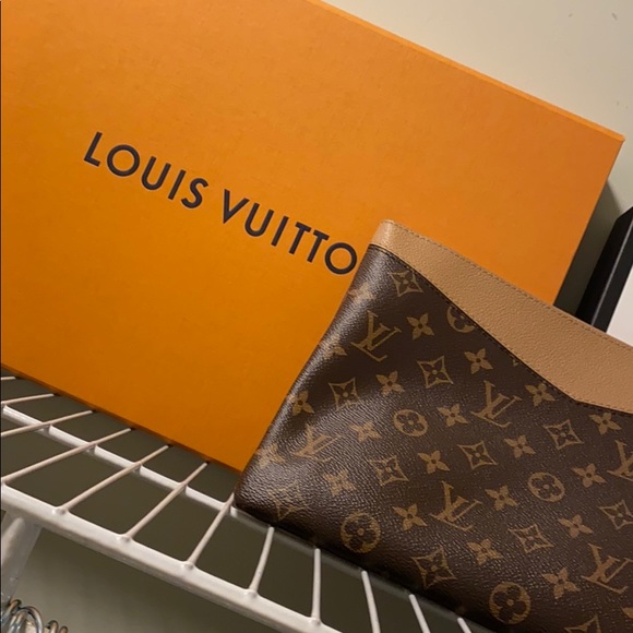 Louis Vuitton Handbags - Louis Vuitton Daily Pouch—- sold out everywhere
